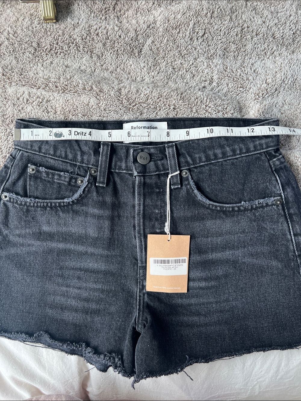 Reformation Dixie High Rise Jean Short - Picture 7 of 12